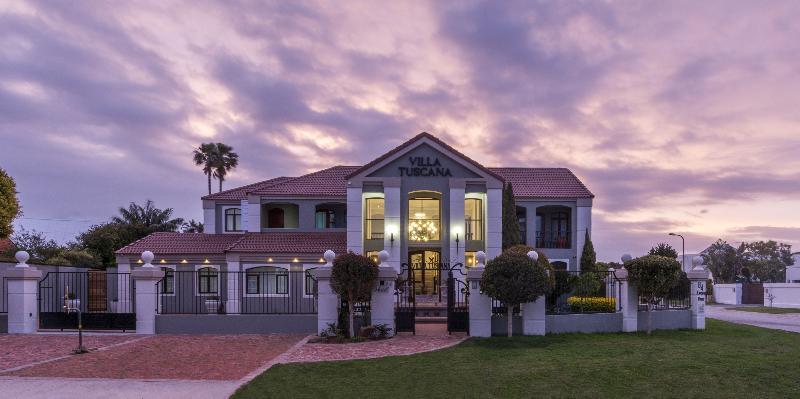 Villa Tuscana By Mantis พอร์ตเอลิซาเบธ ภายนอก รูปภาพ